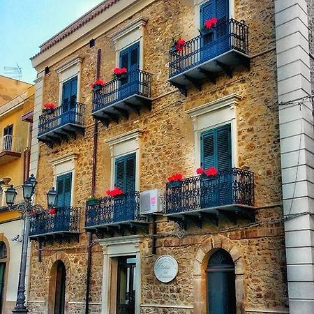Il Portico Dei Normanni Bed & Breakfast Butera Dış mekan fotoğraf