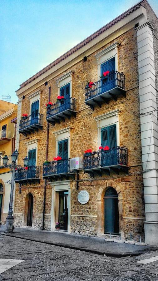 Il Portico Dei Normanni Bed & Breakfast Butera Dış mekan fotoğraf